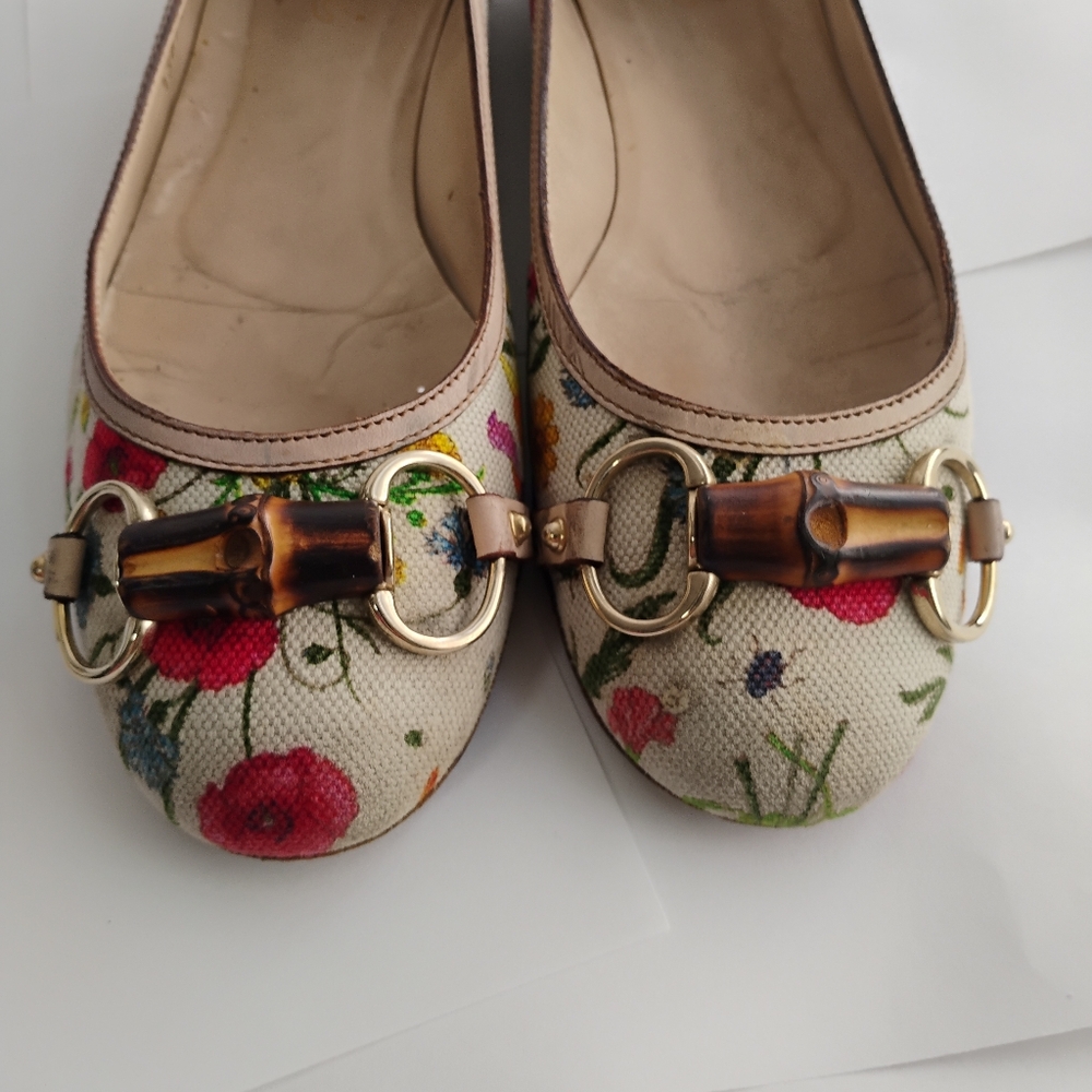 Gucci Floral Canvas Ballet Flats with Bamboo Horsebit - Cream, Red, Green, Brown - Picture 12 of 16